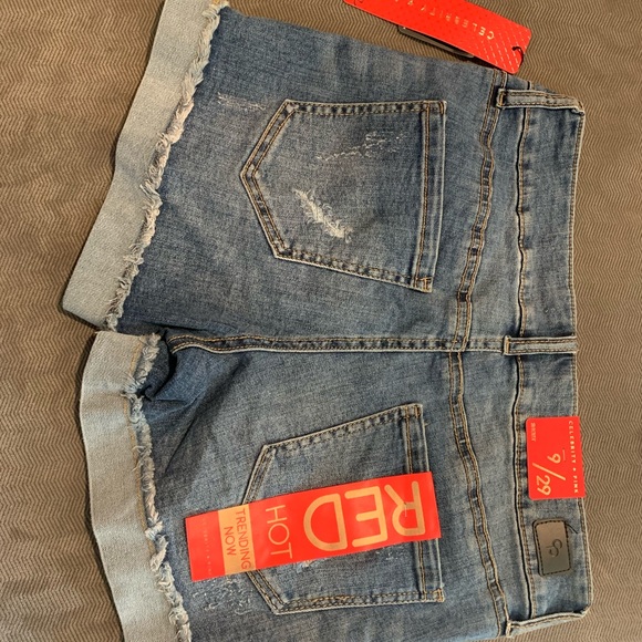 Women’s jean shorts - Picture 2 of 2